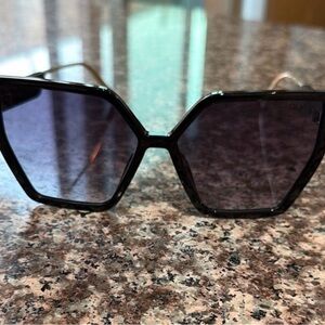 Quay “Hotel Lobby” Sunglasses